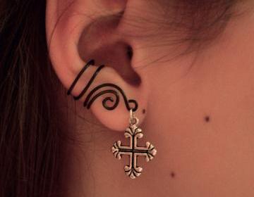 Ear Cuff With An..